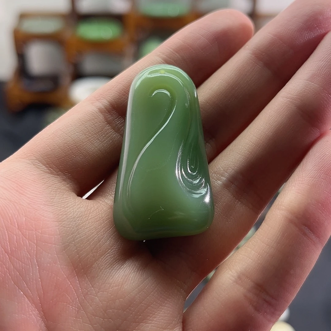 颈饰未镶嵌和田玉俄碧-粉绿-随型-吊坠