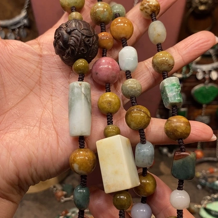 翡翠吊坠(赠链)未镶嵌