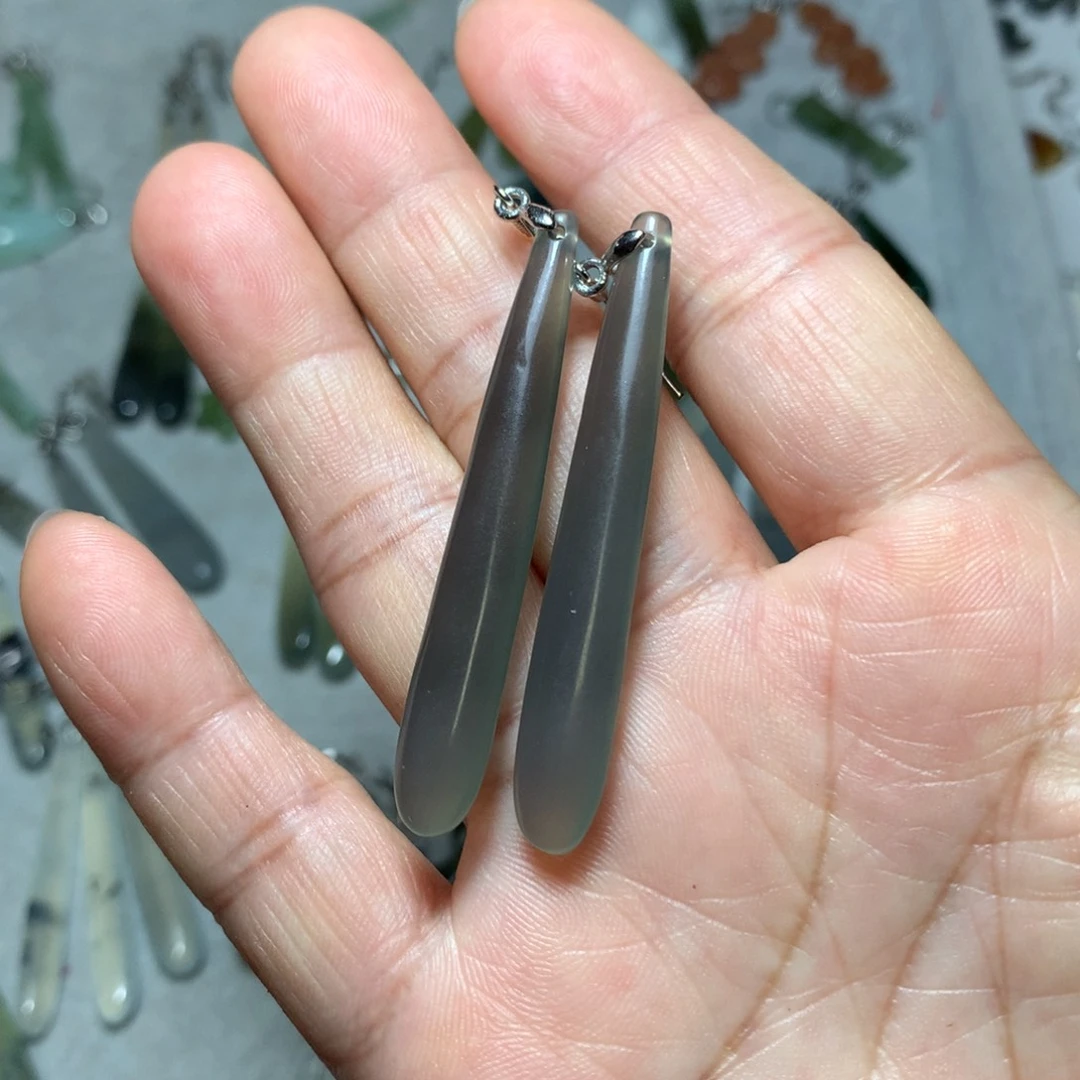 蛇纹石玉耳环未镶嵌贤*?