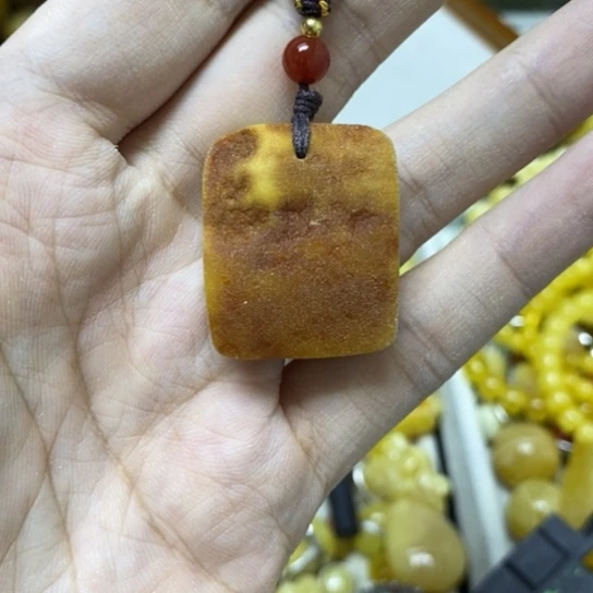 蜜蜡未镶嵌裸石吊坠