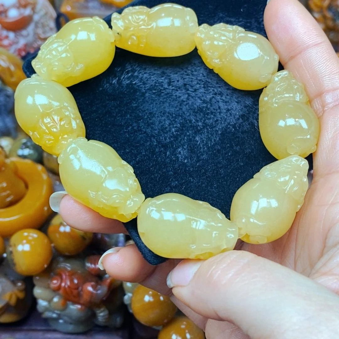 未镶嵌石英质玉（黄龙玉）颈饰