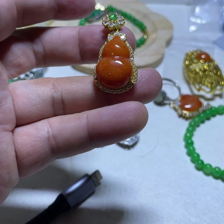 翡翠钛钢戒指红翡葫芦吊坠