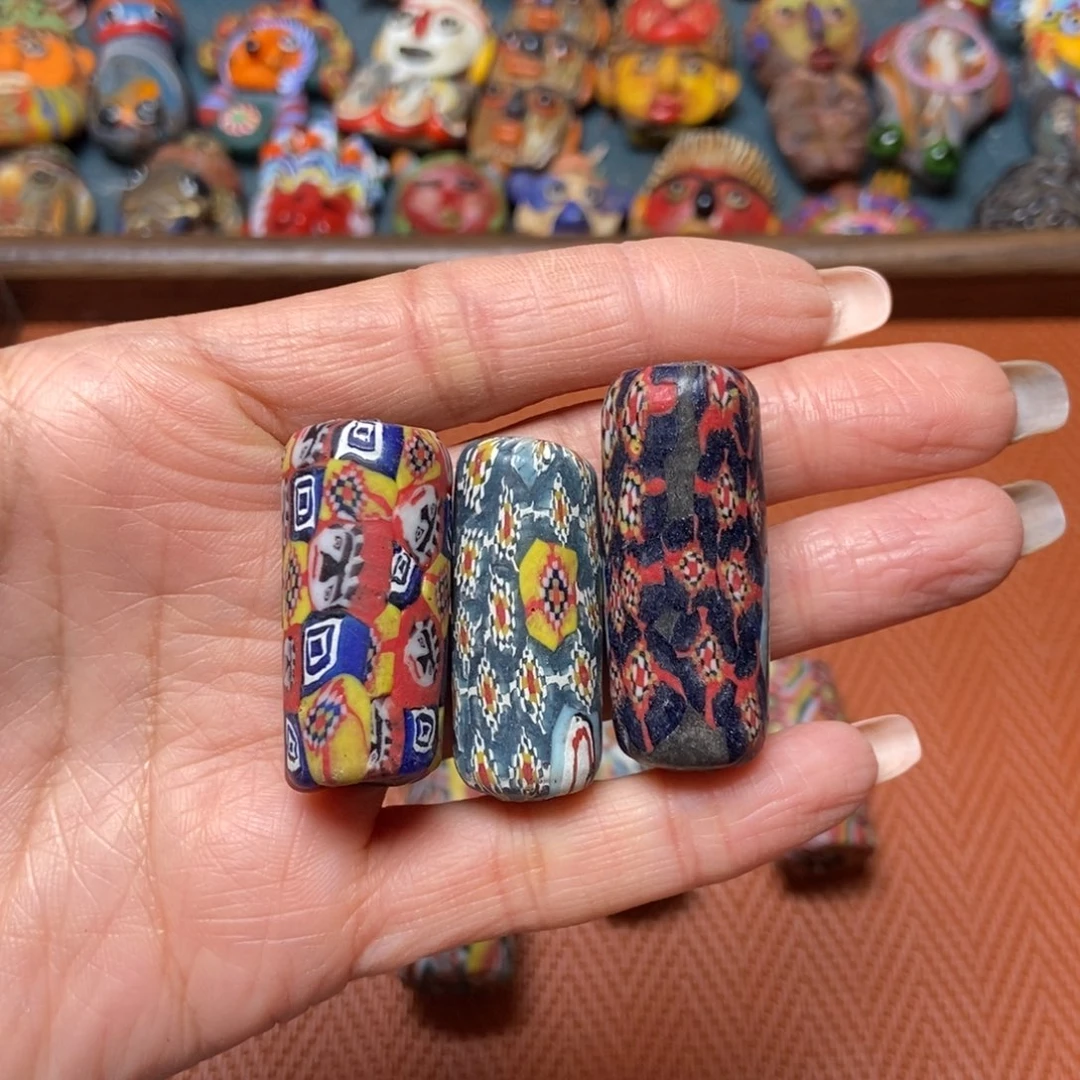 颈饰琉璃千花桶珠