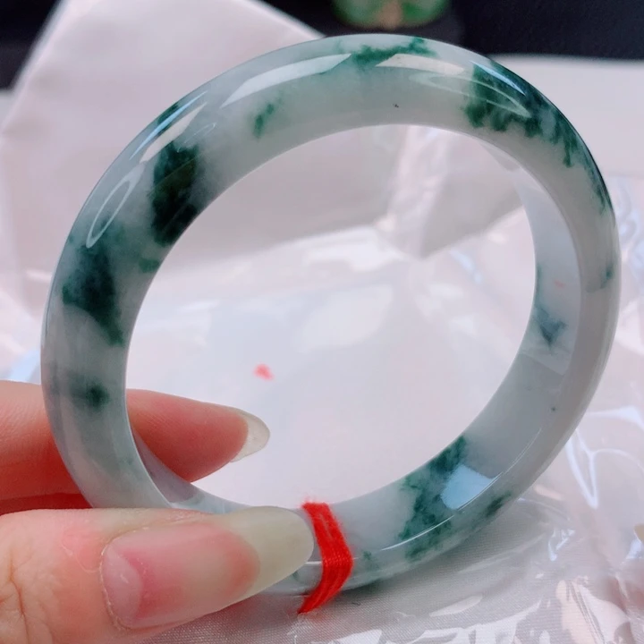 翡翠手镯未镶嵌55圈