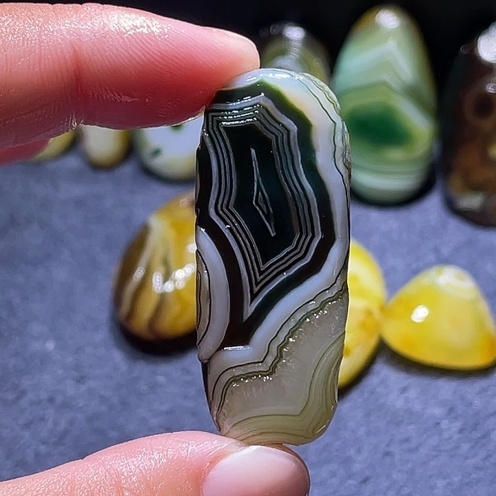 玛瑙/玉髓未镶嵌珠宝奇石