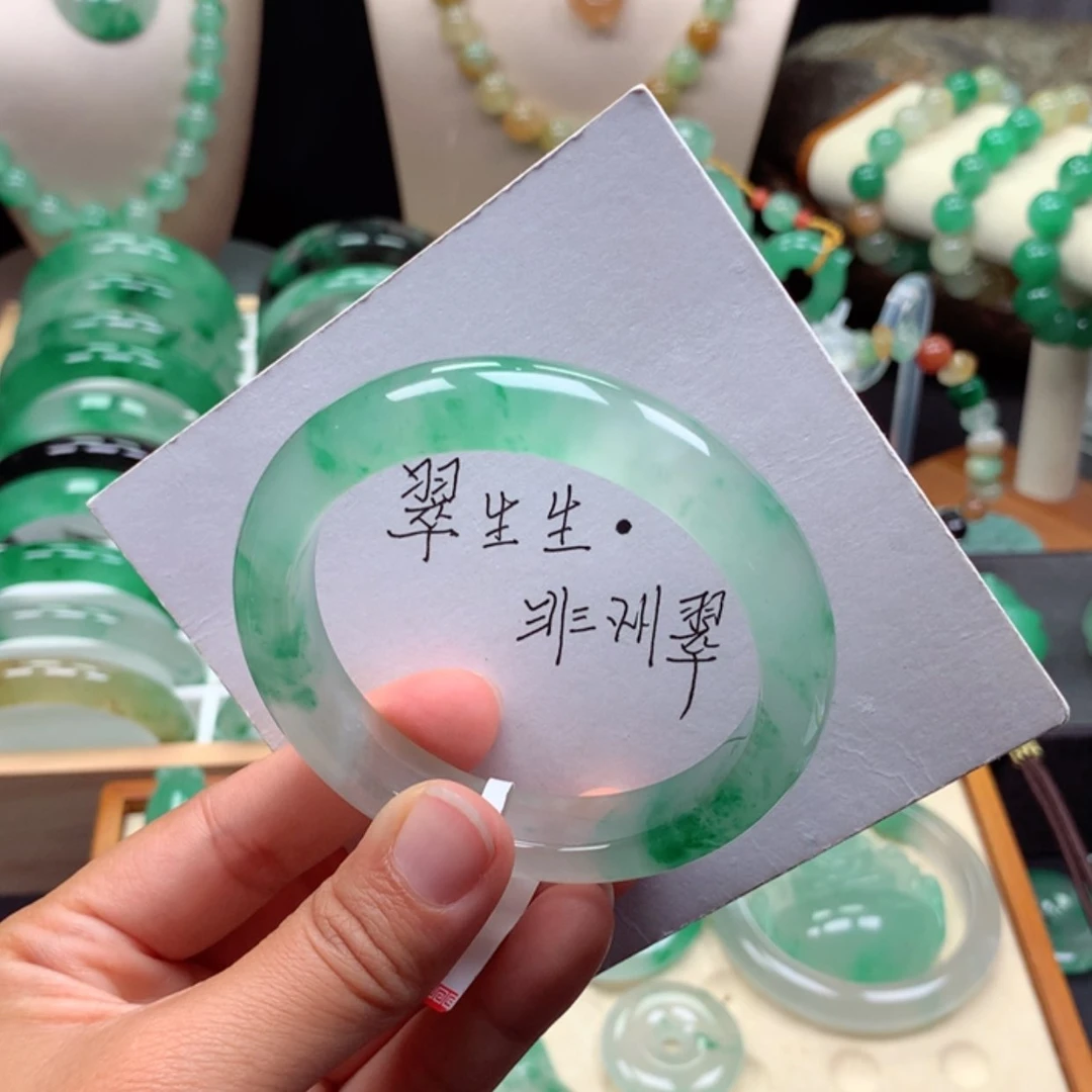 【闪购商品】未镶嵌手镯石英质玉