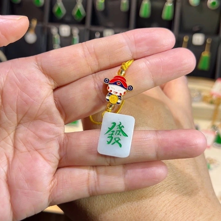 翡翠未镶嵌颈饰包挂