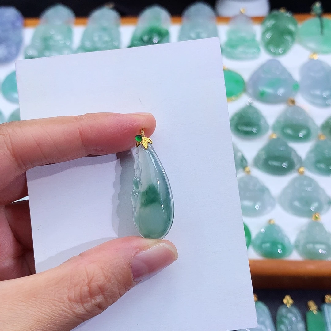 翡翠18K金镶嵌颈饰翡翠吊坠