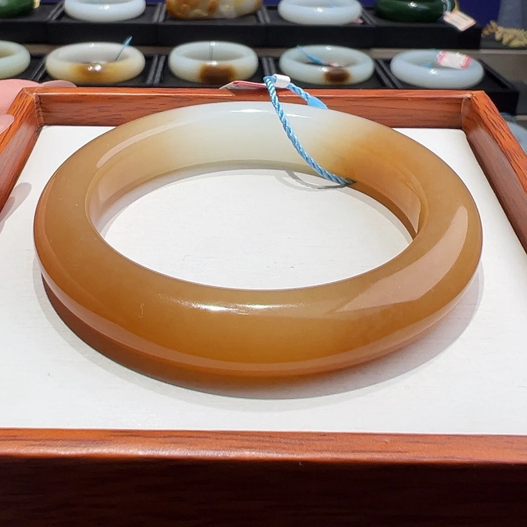 和田玉未镶嵌手镯