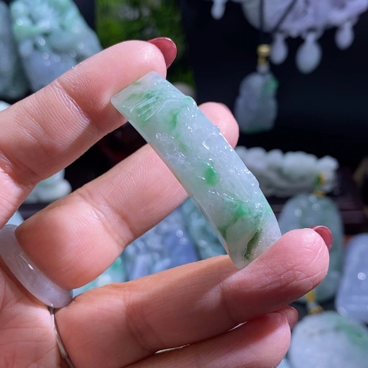 【闪购商品】颈饰未镶嵌翡翠山水