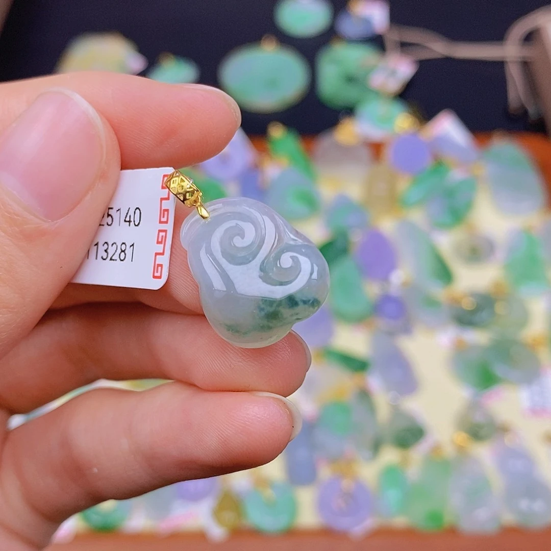 翡翠颈饰18K金镶嵌翡翠