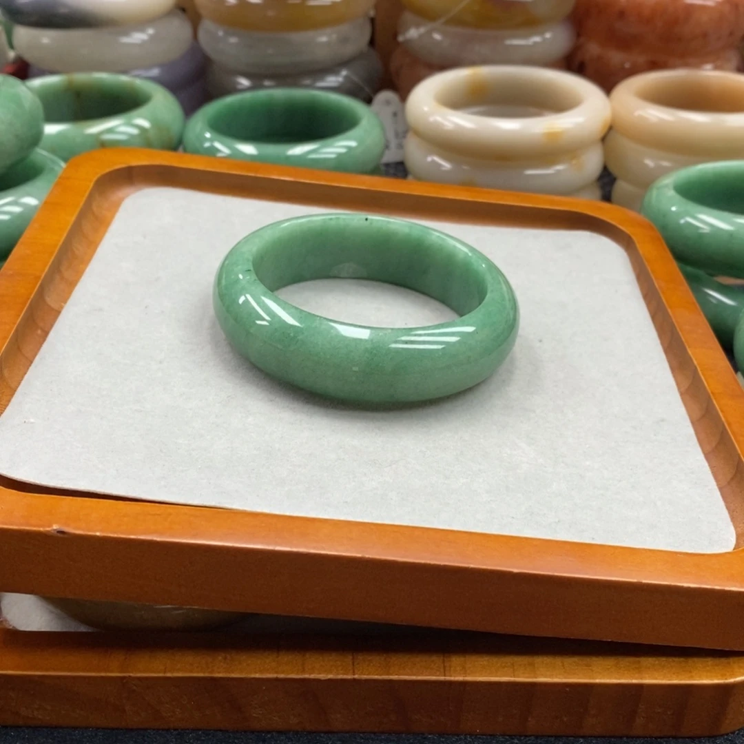 小****石英质玉手镯未镶嵌