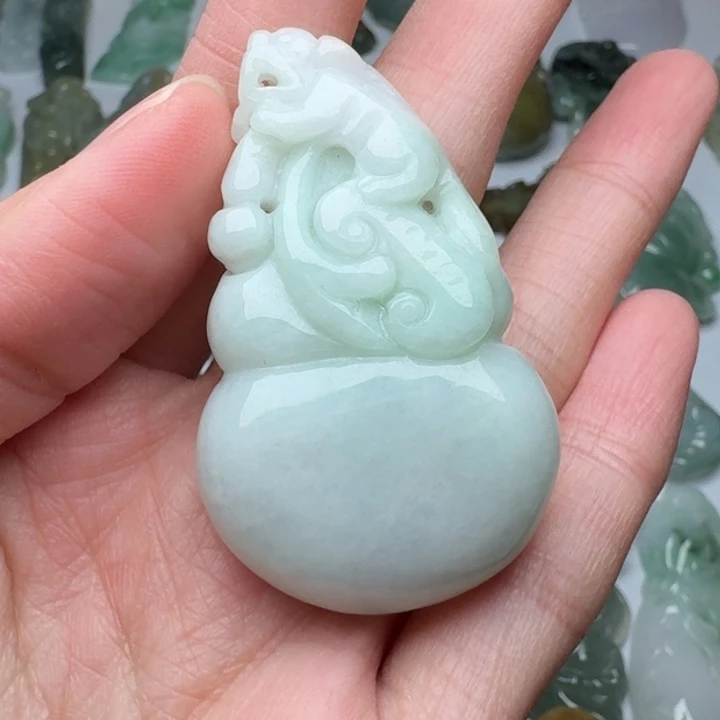 翡翠未镶嵌颈饰葫芦