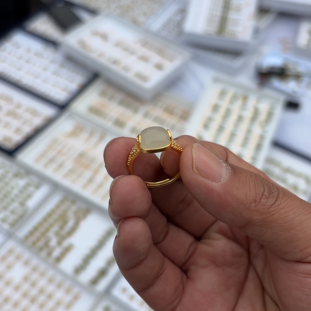 和田玉银S925镶嵌蜂蜜水色戒指