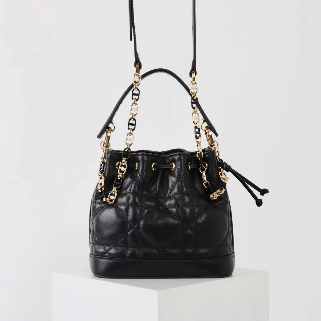 2025新款小香风菱格链条手提迷你水桶包抽绳高级感通勤单肩斜挎包