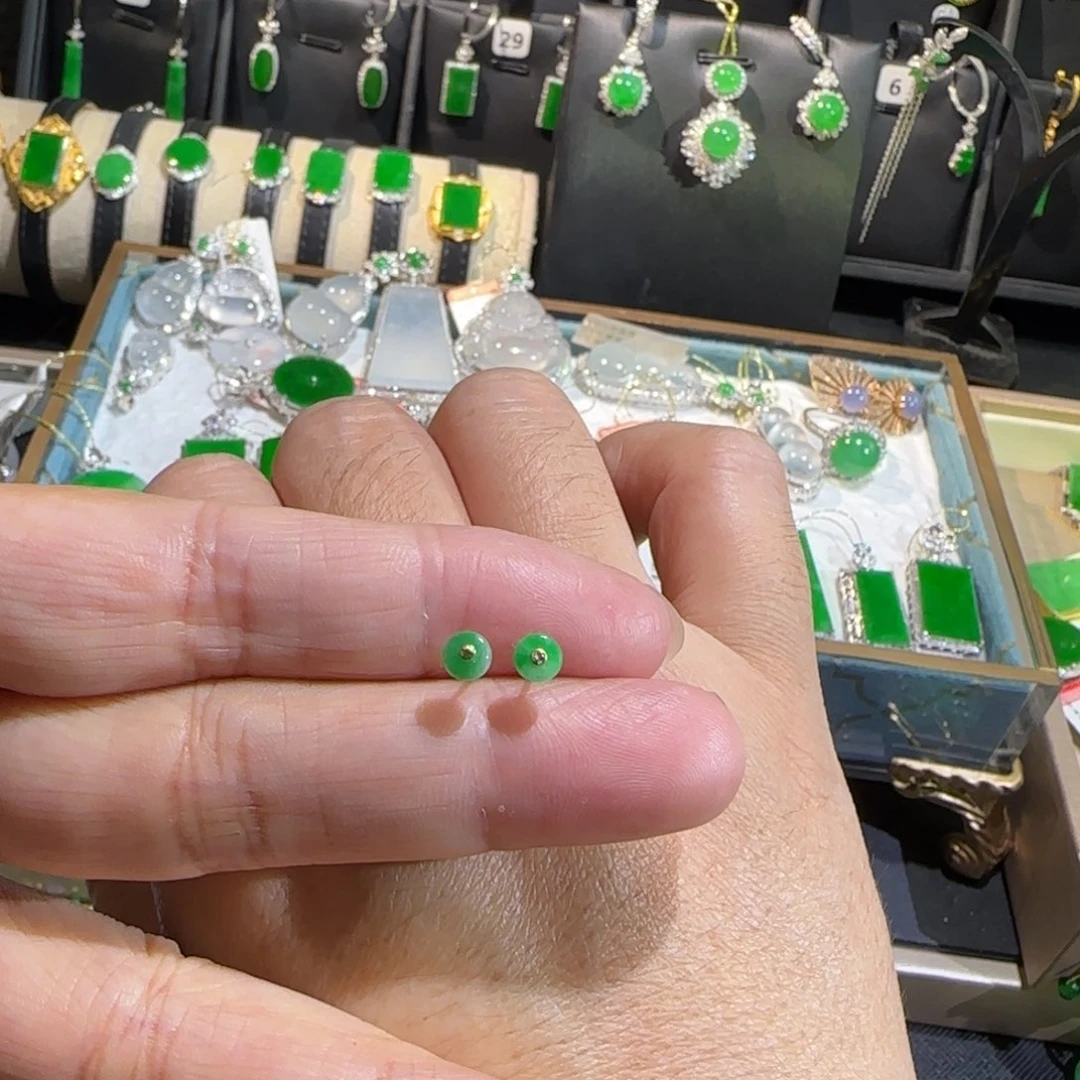 翡翠18K金镶嵌颈饰耳钉