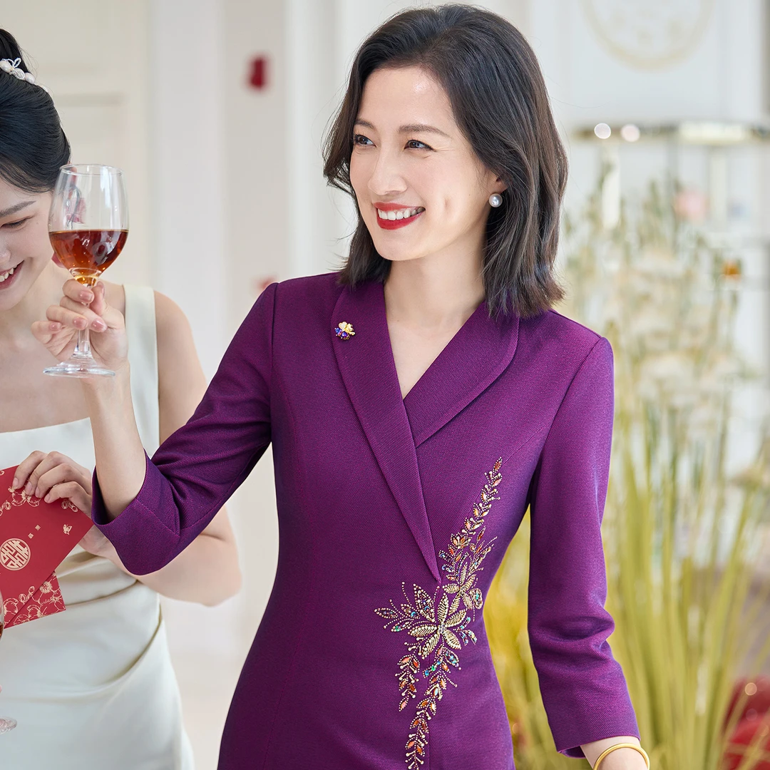 紫色礼服喜妈妈敬酒服高端新中式喜婆婆旗袍婚庆年会主持人连衣裙