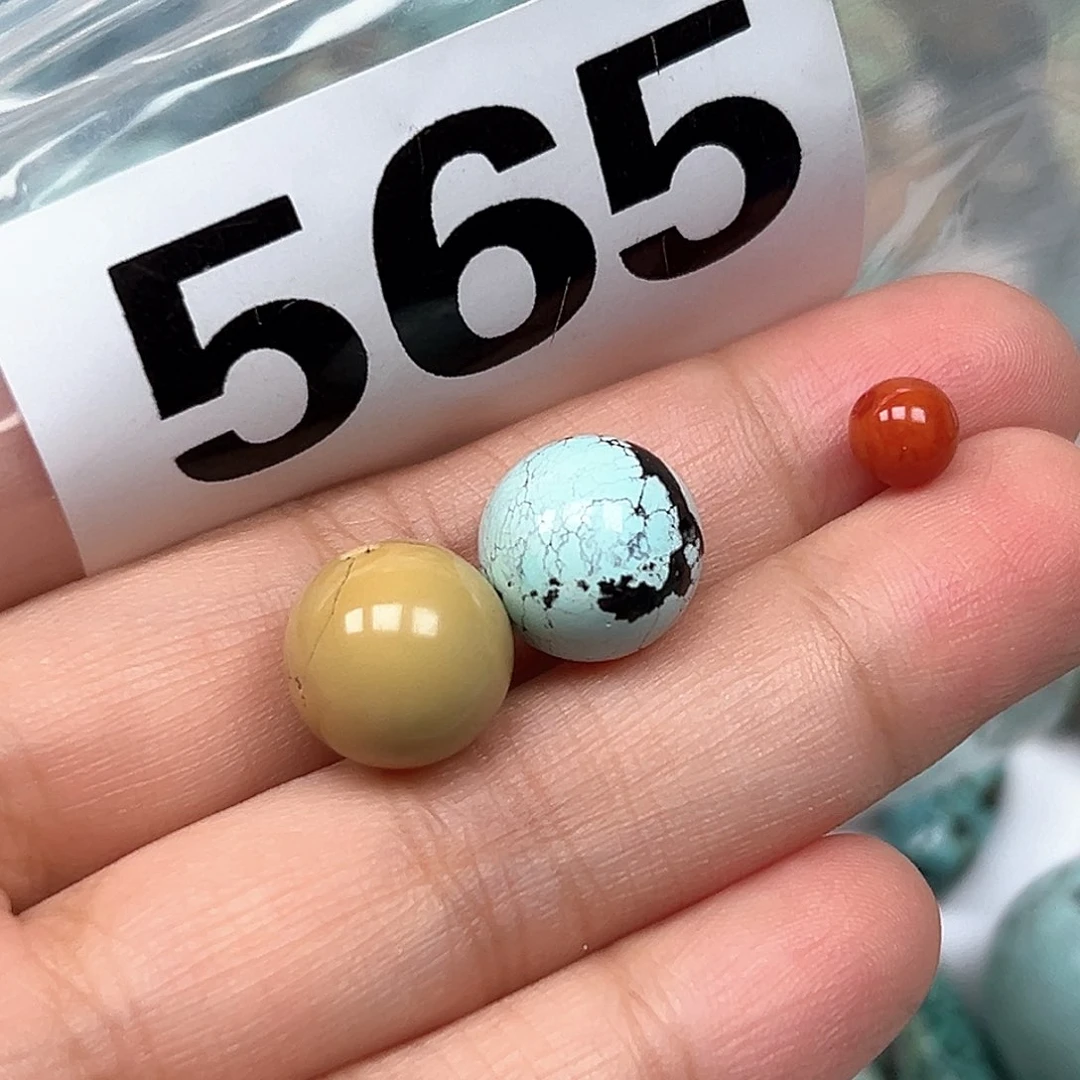 彭***飞南红玛瑙未镶嵌珠宝奇石