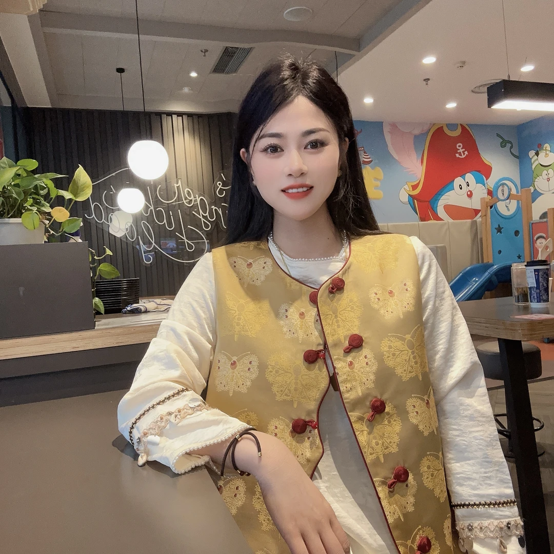 【金蝶】新中式气质圆领波浪门襟手工盘扣时尚显瘦织锦红底马甲