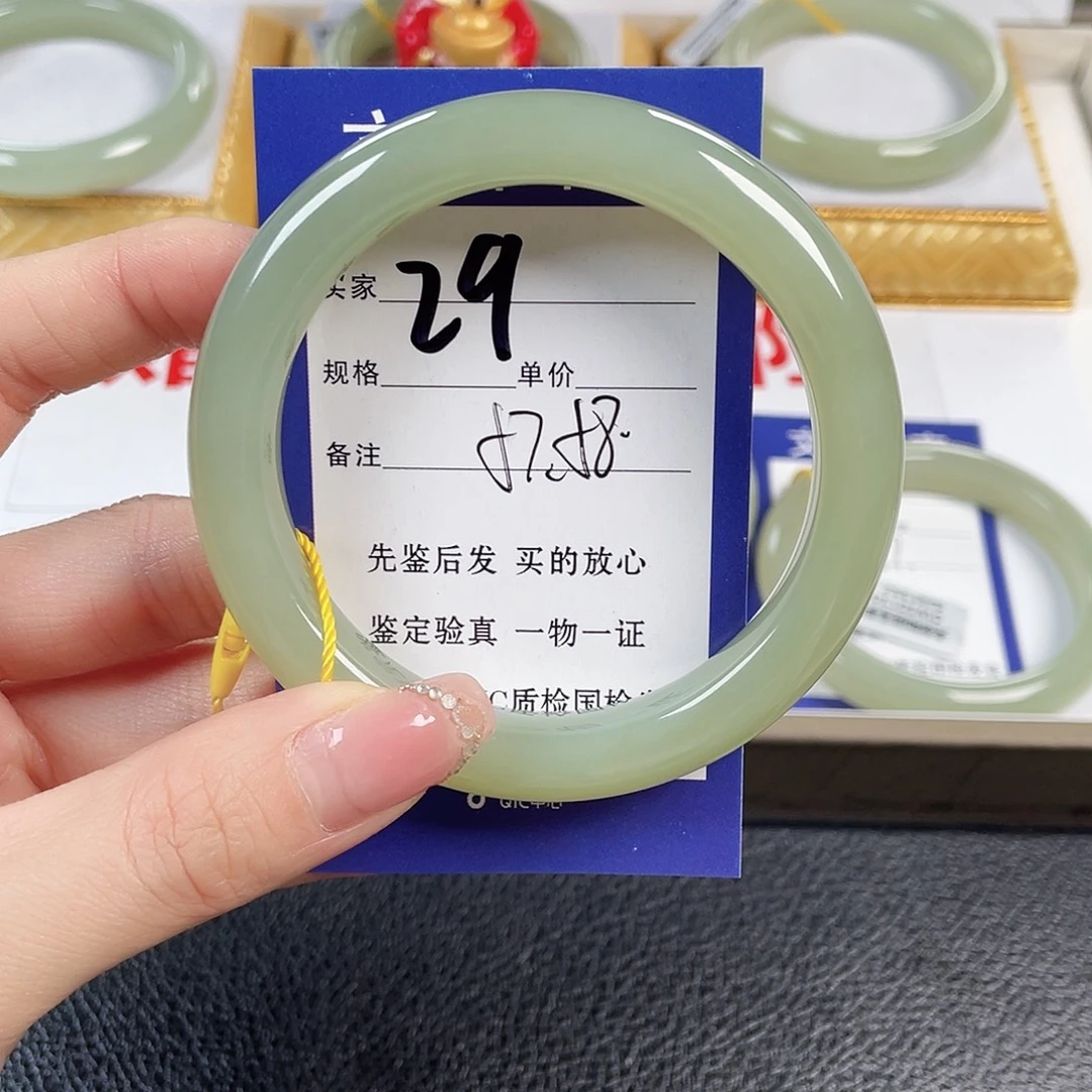 D***离和田玉未镶嵌手镯