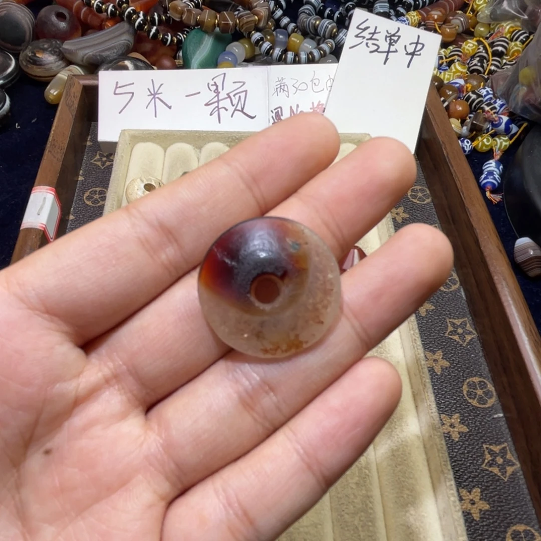 芜***玛瑙/玉髓未镶嵌珠宝半成品