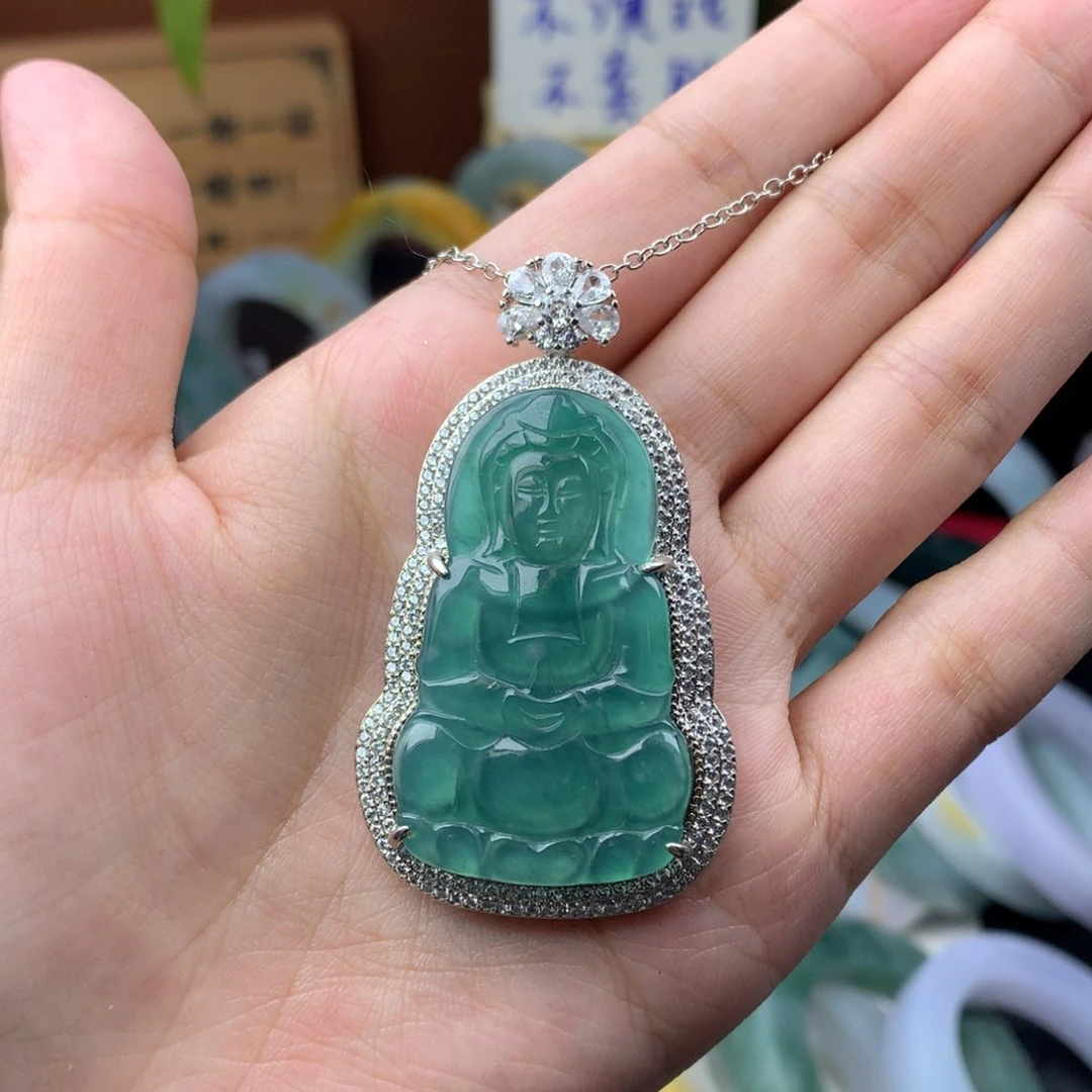 翡翠未镶嵌颈饰多样性