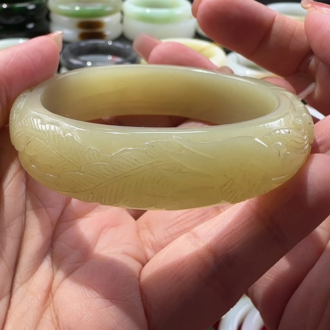 和田玉手镯未镶嵌朔*