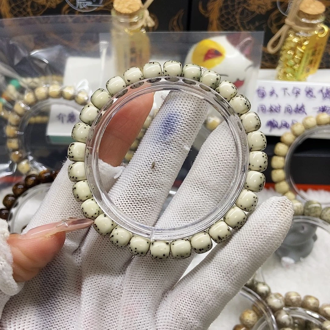 K***-星月菩提手串河豚绿背