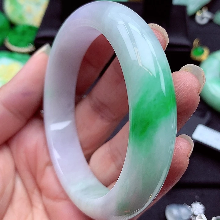翡翠手镯未镶嵌翡翠