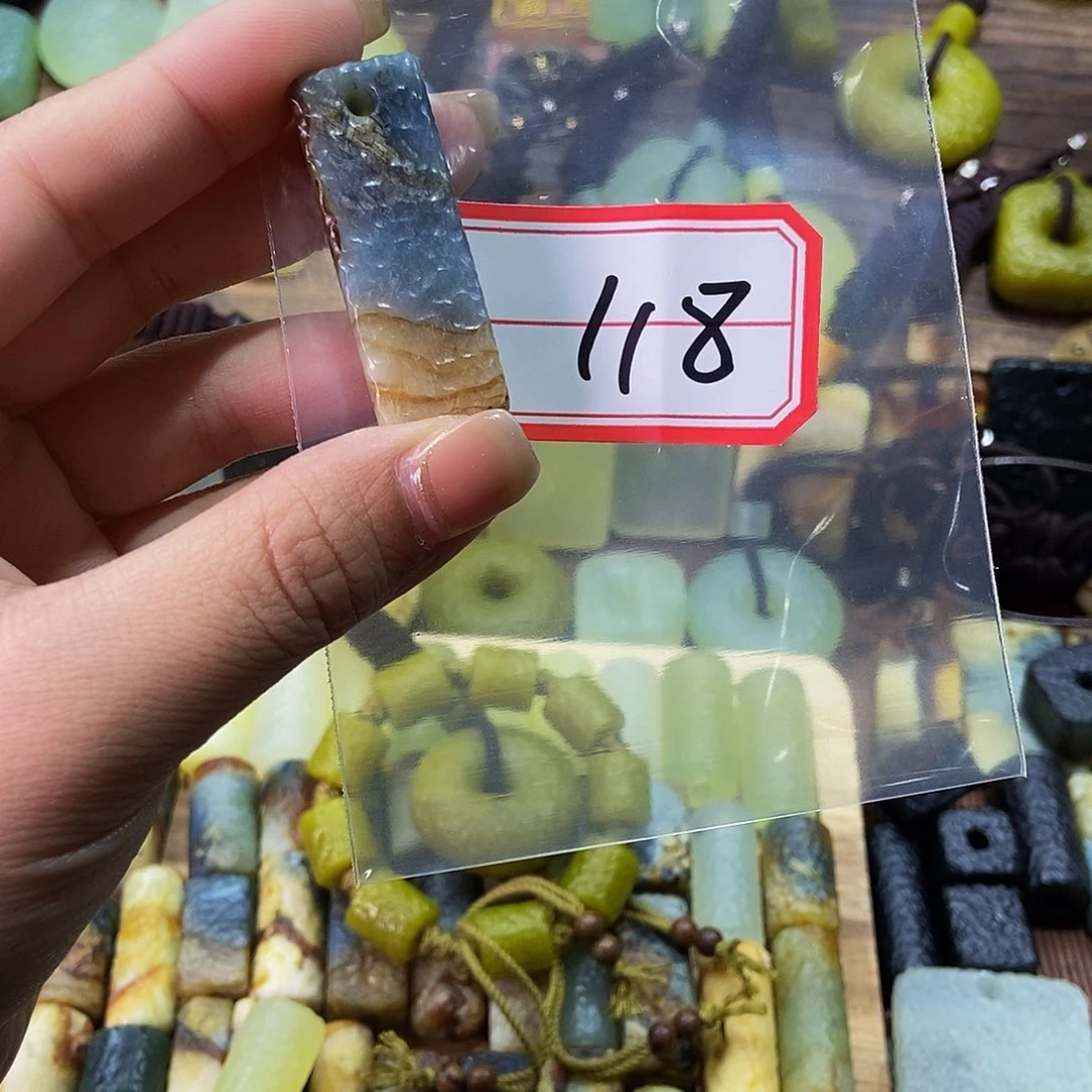 蛇纹石玉未镶嵌挂件蘑*