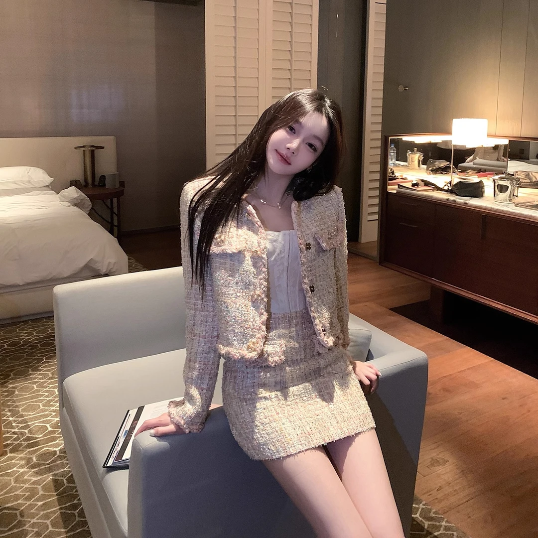 “馥郁花园小香”怦然心动的甜系富家千金 重工粉彩花呢小香套装