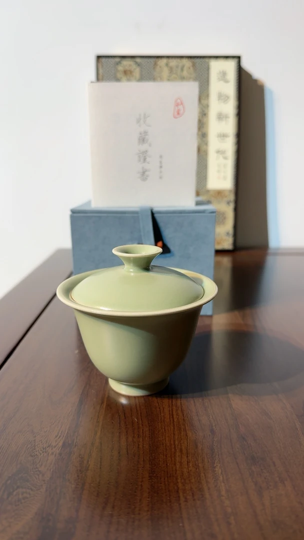 周昌华豆青釉两才盖碗