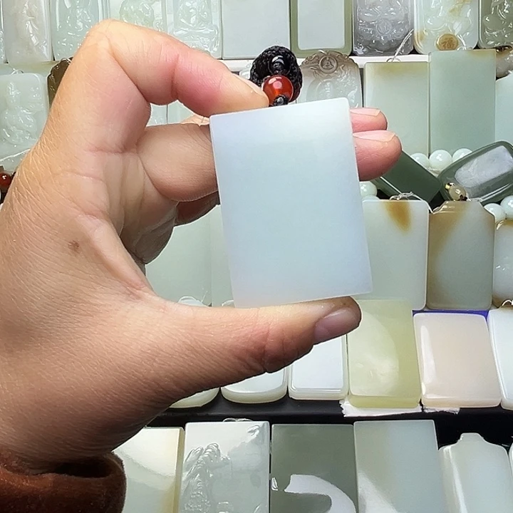 颈饰未镶嵌和田玉阿*