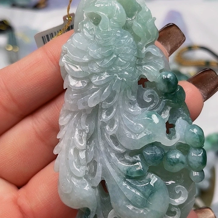 翡翠未镶嵌颈饰挂件