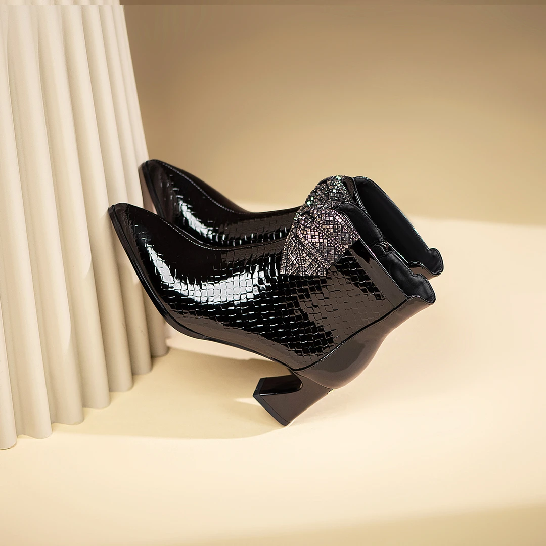 2025年新款欧美精致女主气质尖头蝴蝶结粗跟巨舒服的短靴女3137