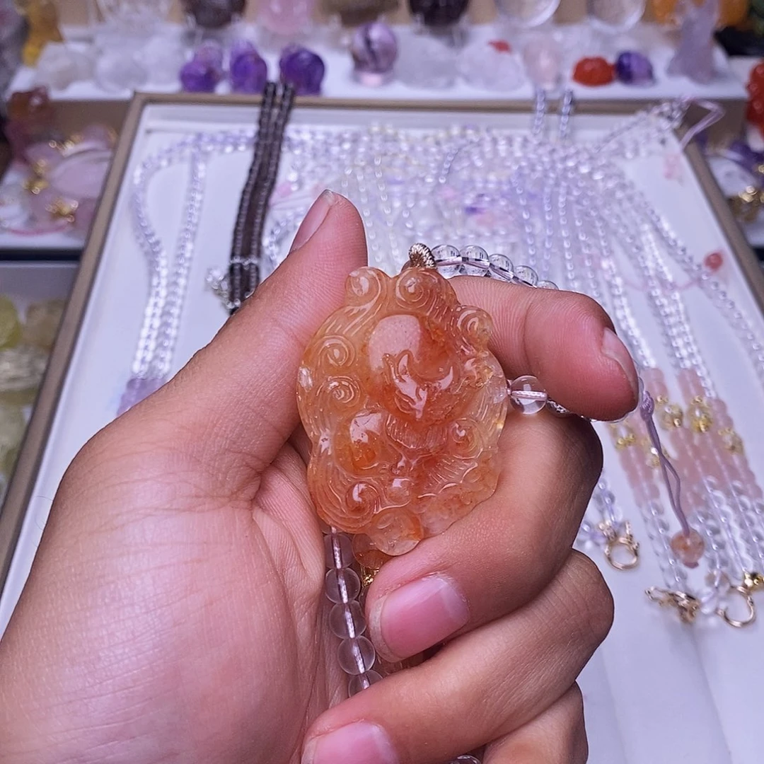 水晶颈饰未镶嵌紫***泥胶花 手牌孔