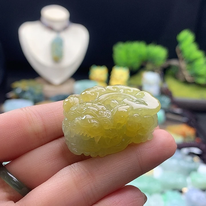 翡翠未镶嵌颈饰貔貅42