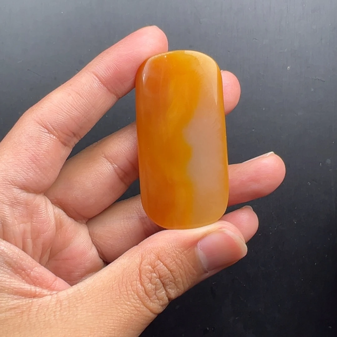 石英质玉（黄龙玉）未镶嵌颈饰