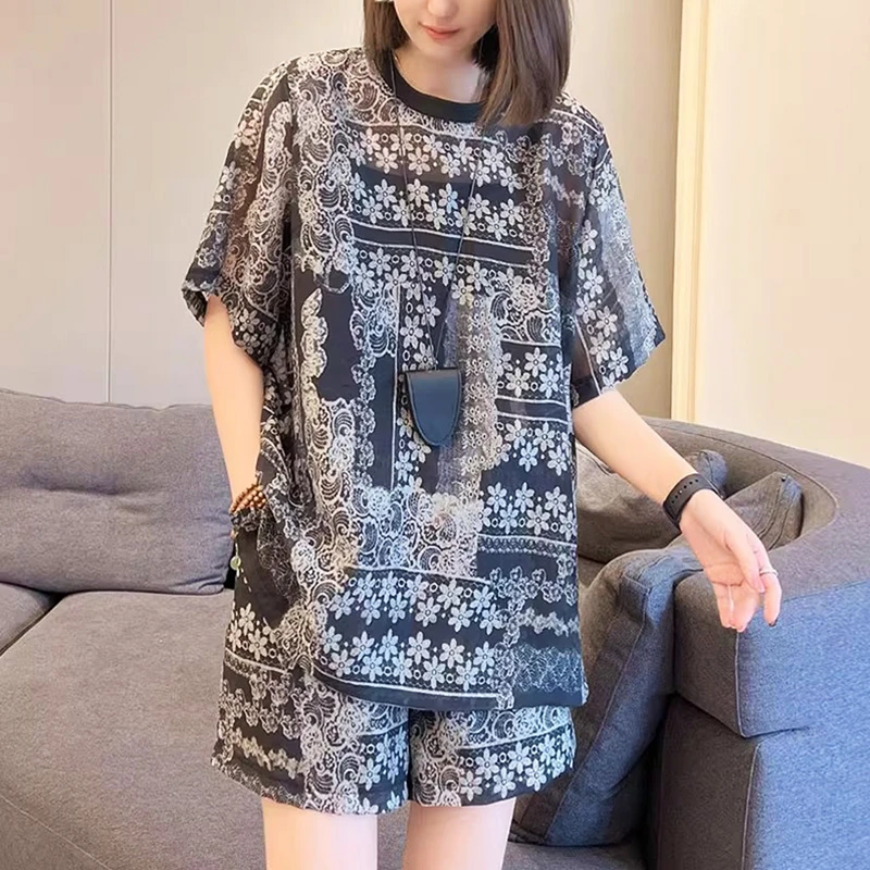 复古印花时尚休闲套装女夏季2025新款气质轻薄透气短袖短裤两件套
