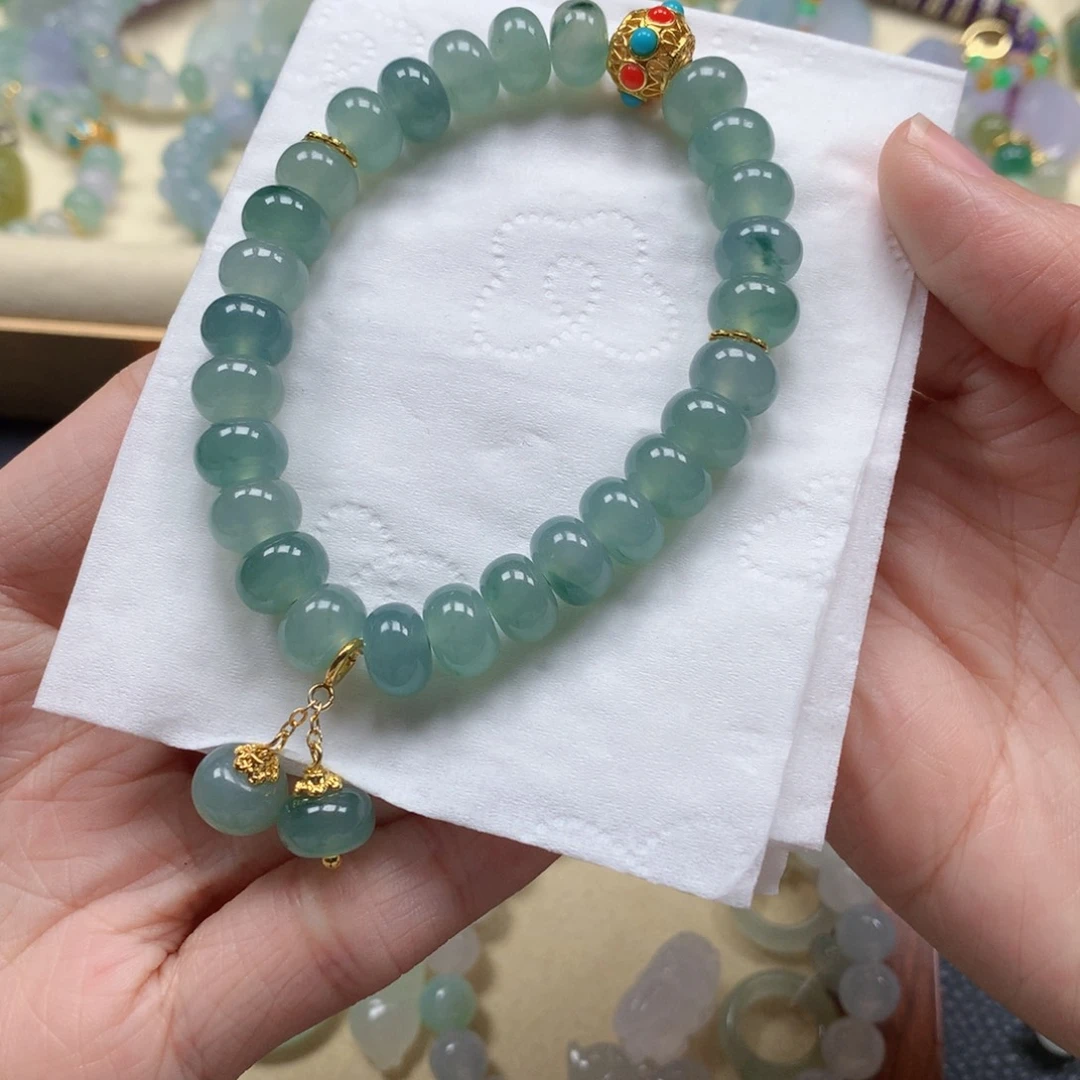 翡翠未镶嵌颈饰是