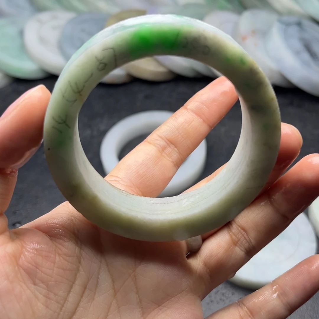 定制翡翠未镶嵌翡翠手镯