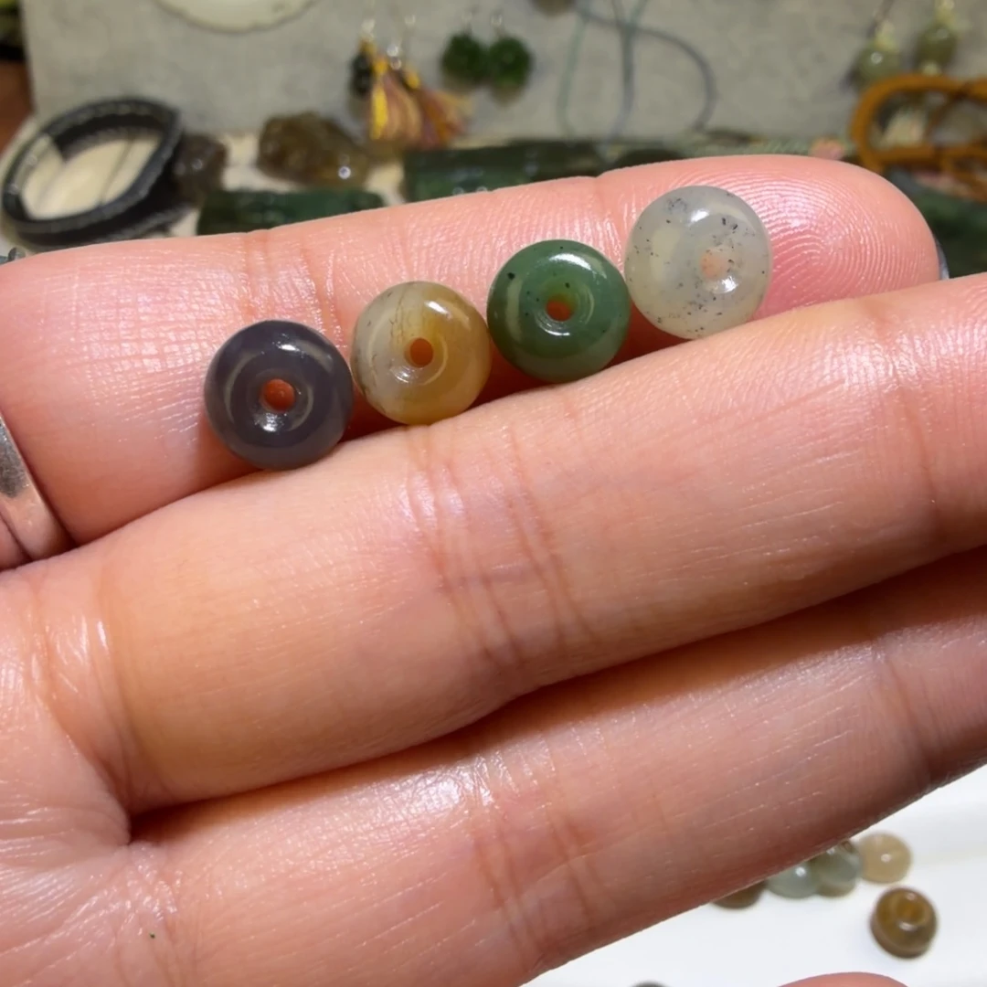 Y****和田玉未镶嵌颈饰