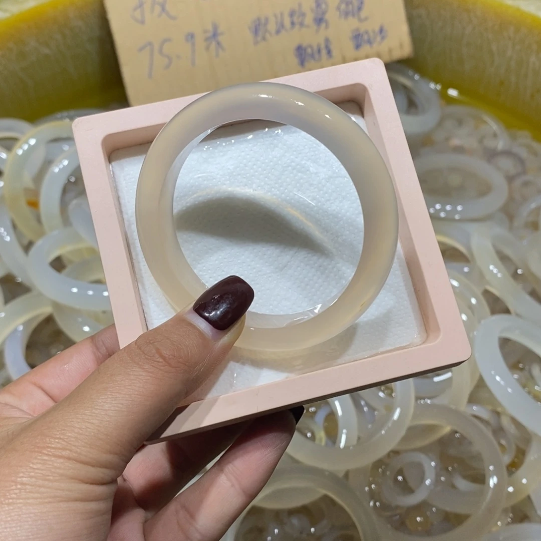 玛瑙/玉髓未镶嵌手镯53圈带刚