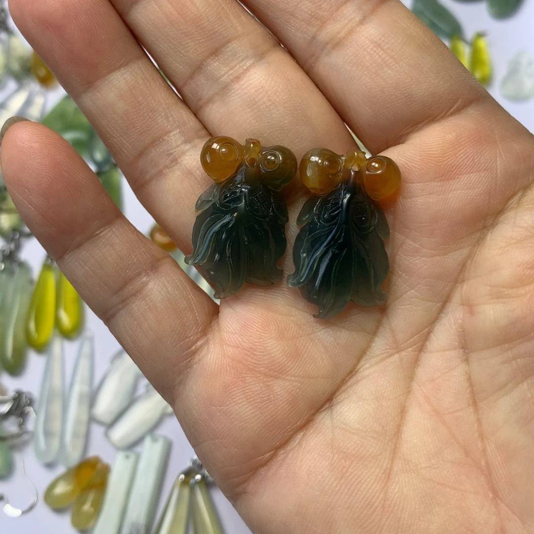 未镶嵌蛇纹石玉耳环