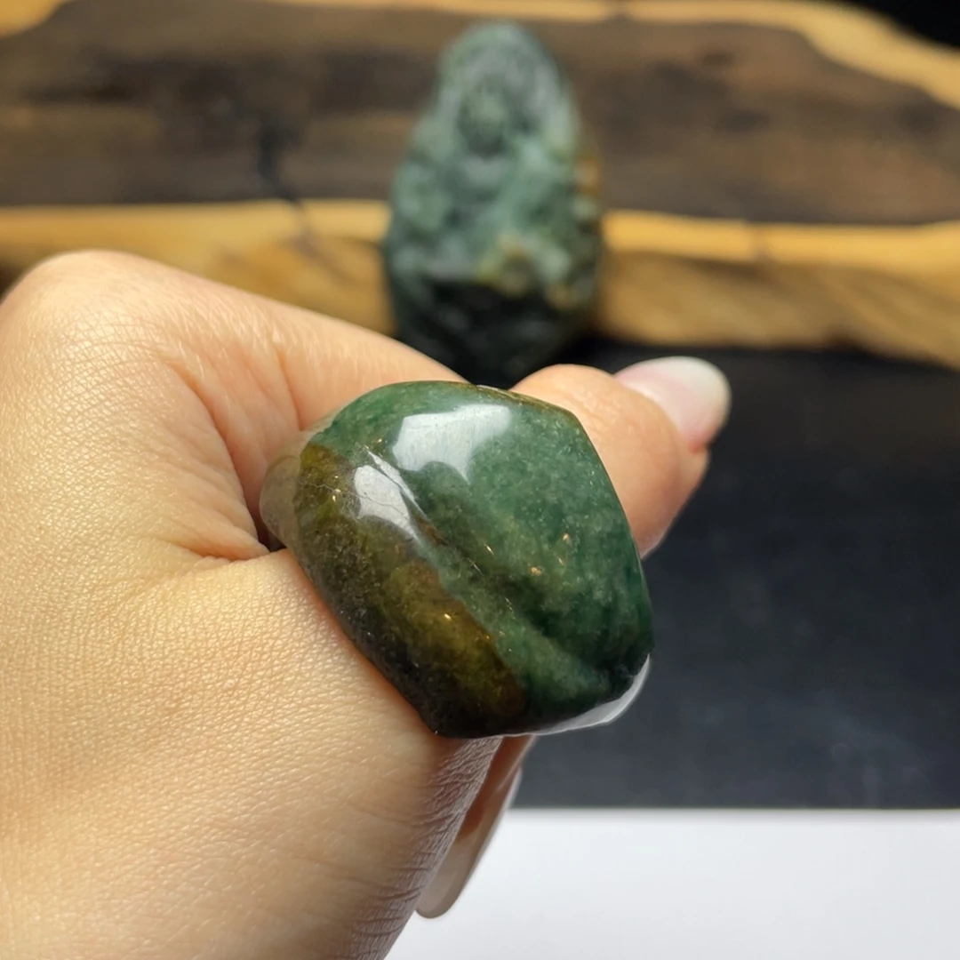 未镶嵌定制翡翠带皮黄加绿扳指