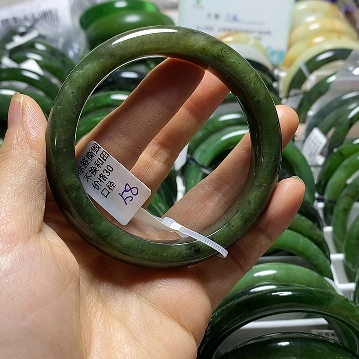 和田玉（碧玉）未镶嵌手镯正圈58微瑕