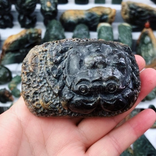 未镶嵌岫岩河磨玉（透闪石质玉）把件