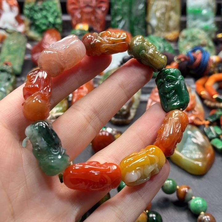 奶***猫翡翠未镶嵌挂件罗汉手串