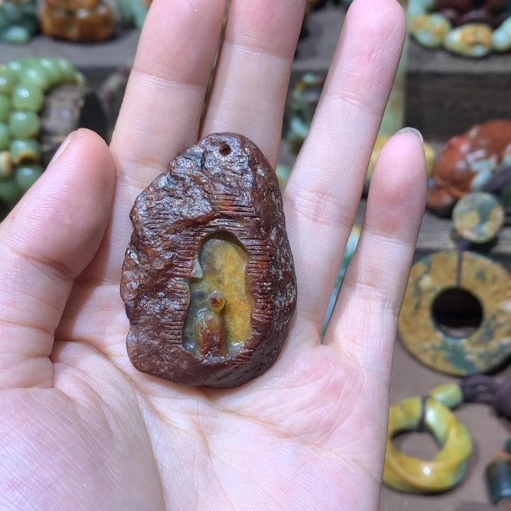 未镶嵌岫岩河磨玉（透闪石质玉）挂件
