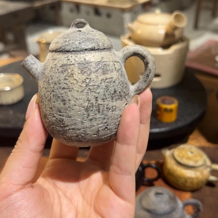 景德镇鱼和熊手工陶艺